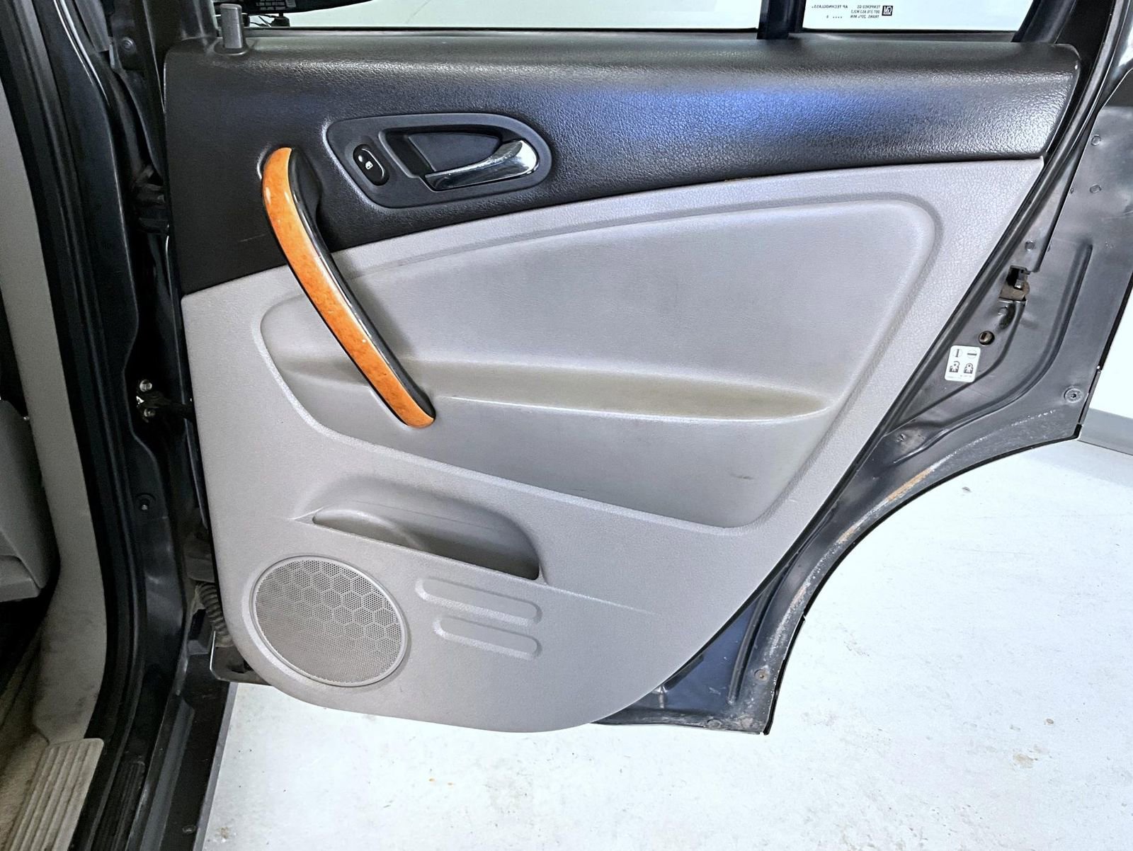 Used 2006 Saturn Vue 2WD V6 w/ Sun & Sound Pkg image 18