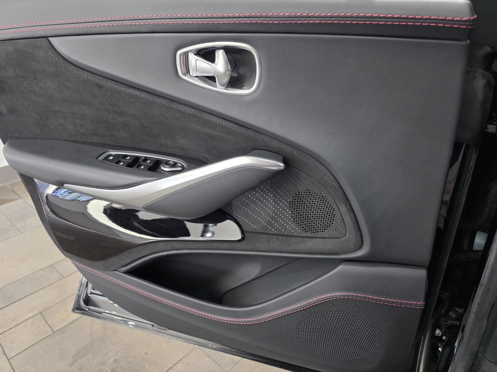 Used 2023 Aston Martin DBX 707 image 16