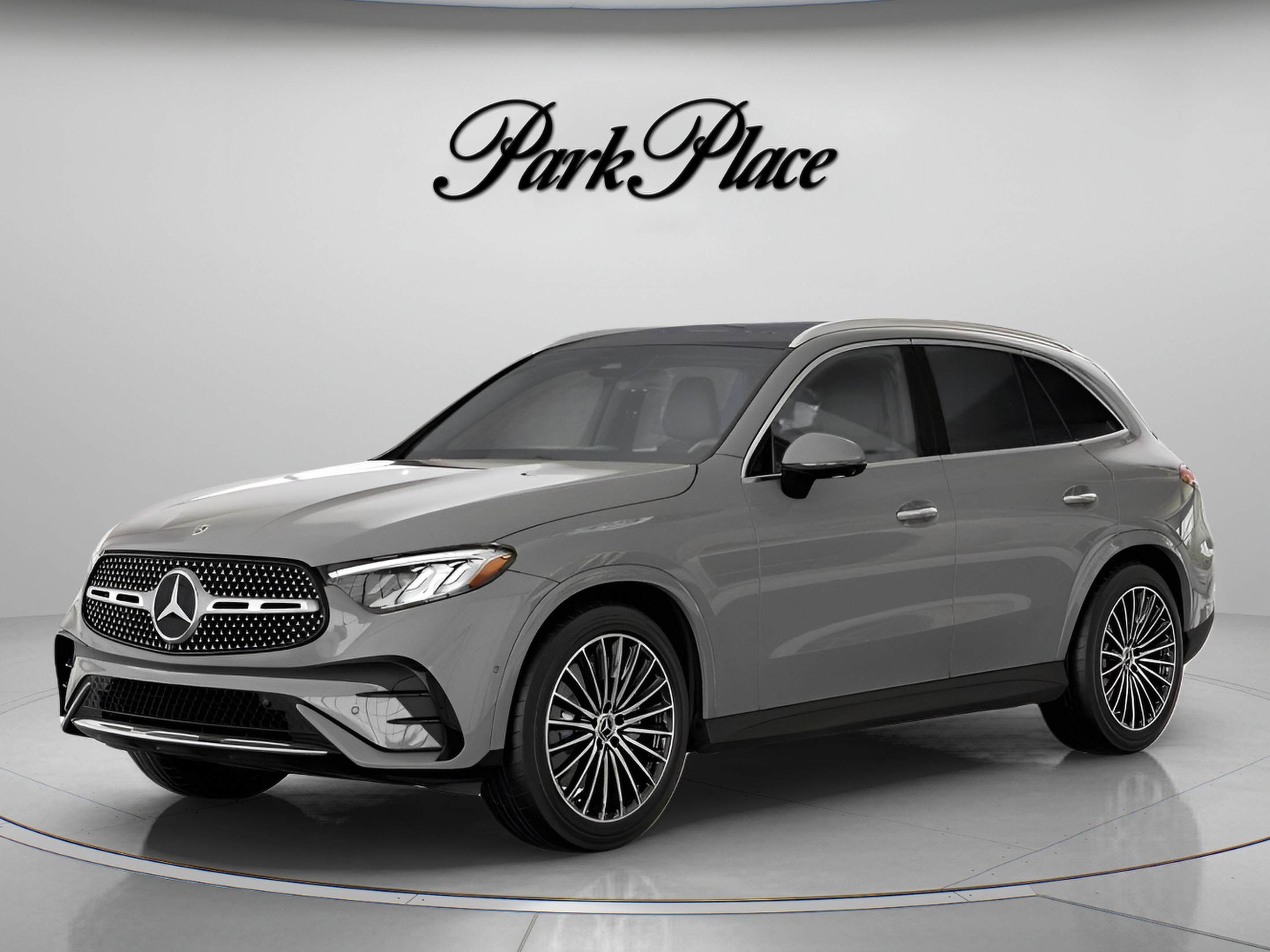 Used 2026 Mercedes-Benz GLC 300 image 1
