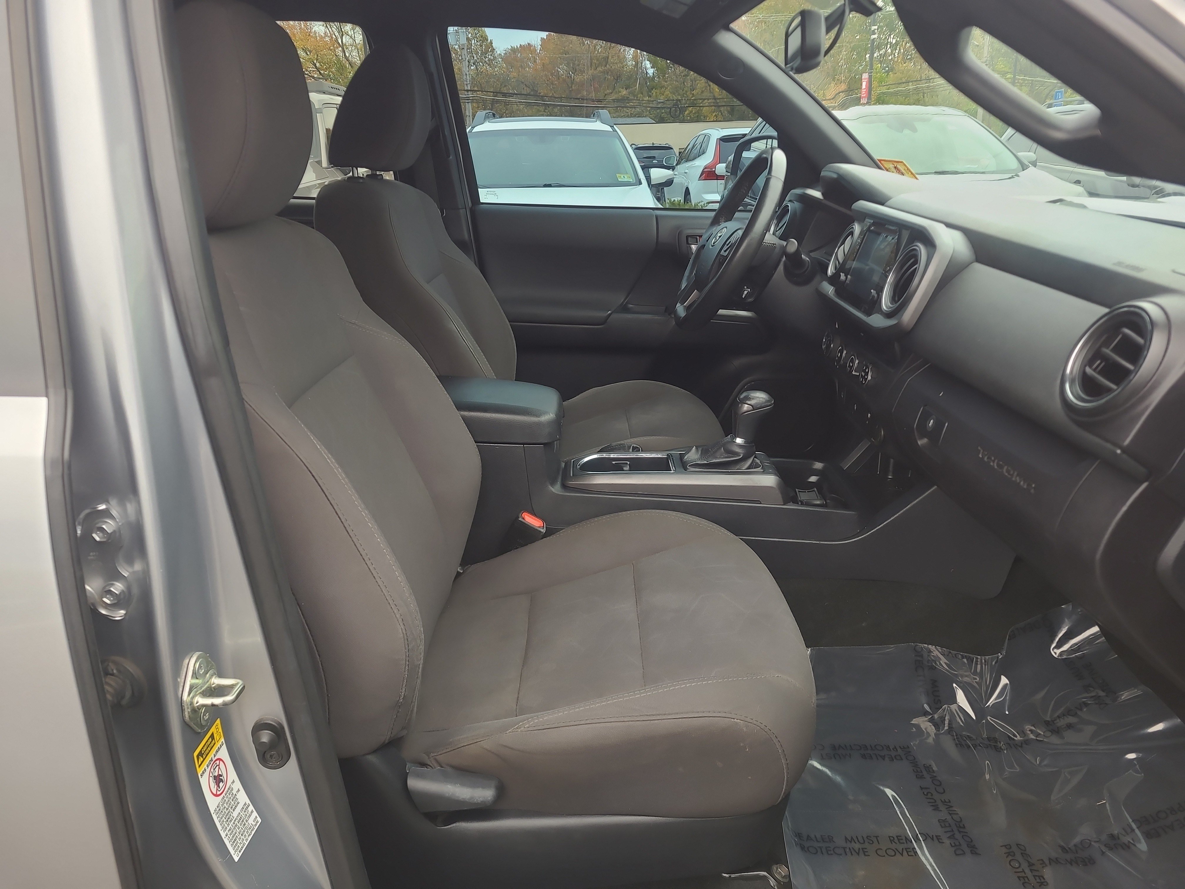 Used 2017 Toyota Tacoma TRD Sport w/ Exterior Package AWD/4WD image 17