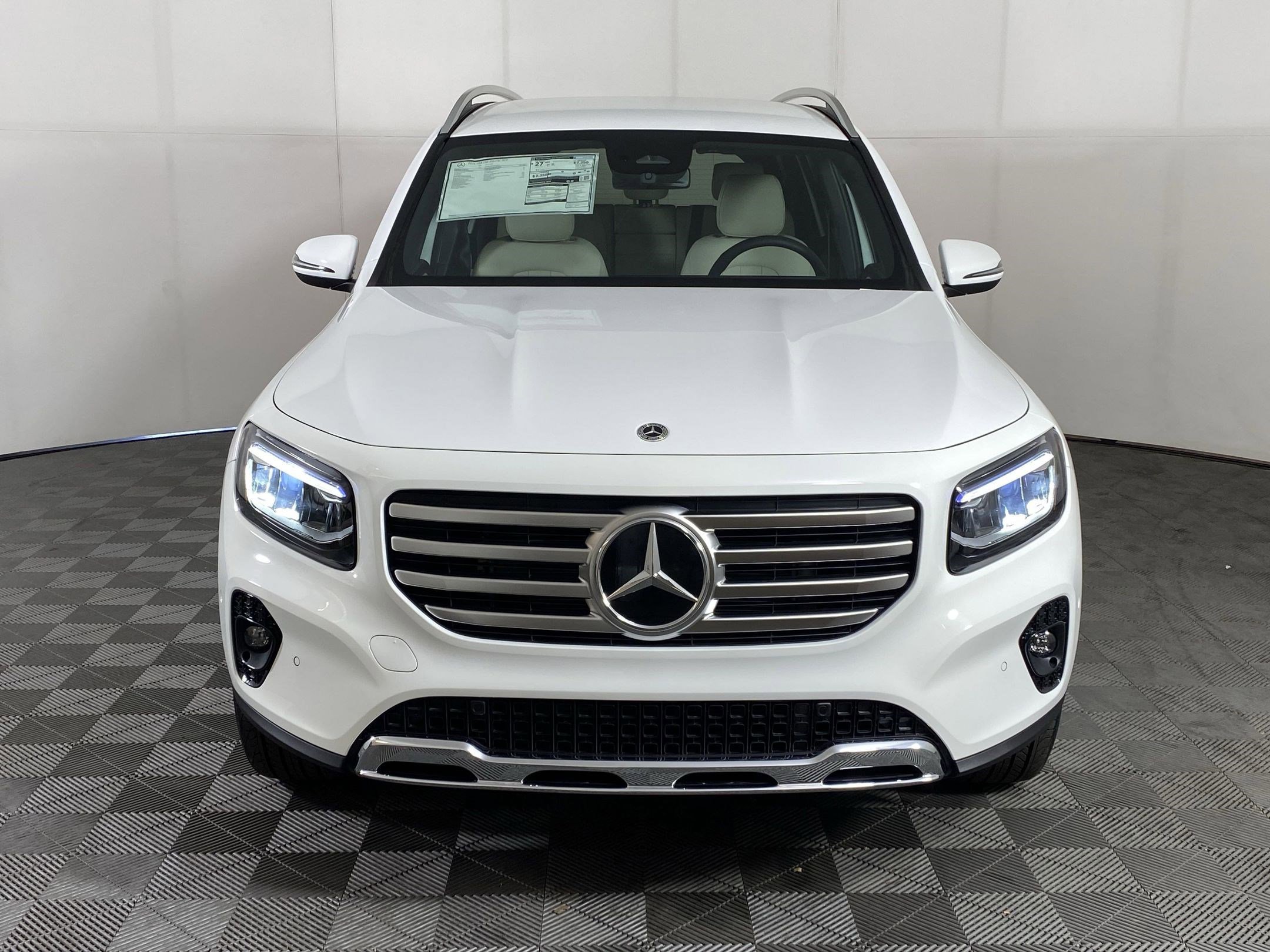Used 2025 Mercedes-Benz GLB 250 4MATIC image 5