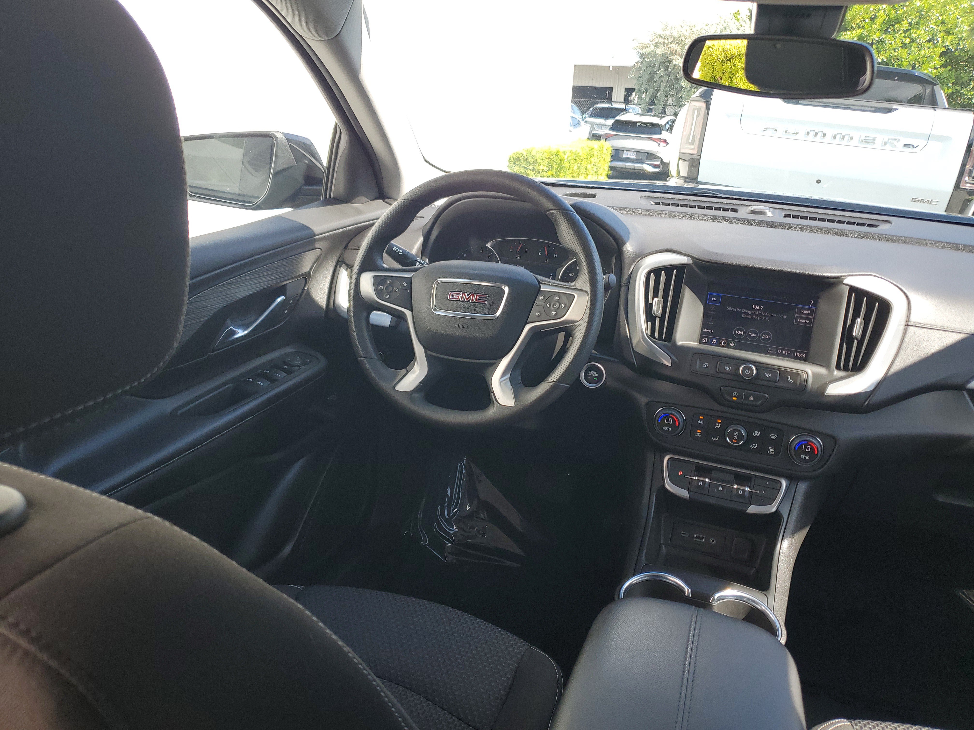 Used 2024 GMC Terrain SLE w/ Driver Convenience Package FWD image 15