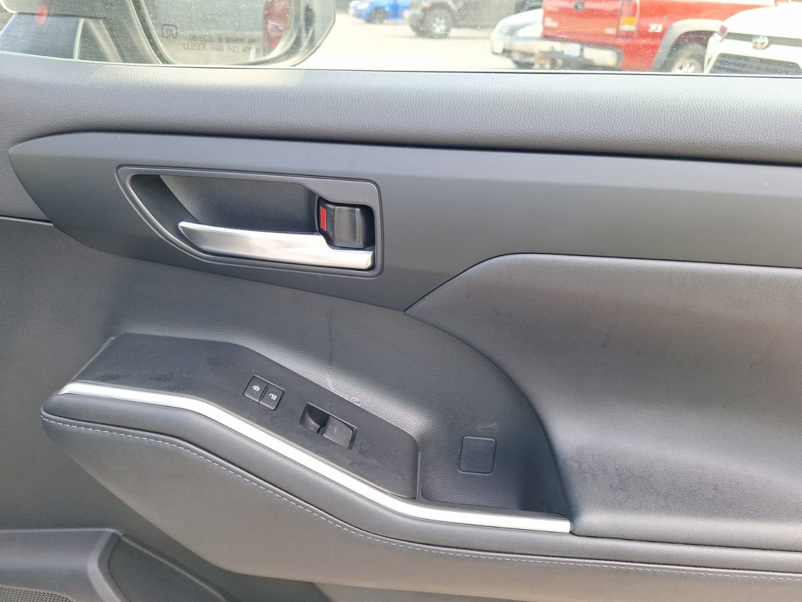 Used 2020 Toyota Highlander XLE FWD image 35