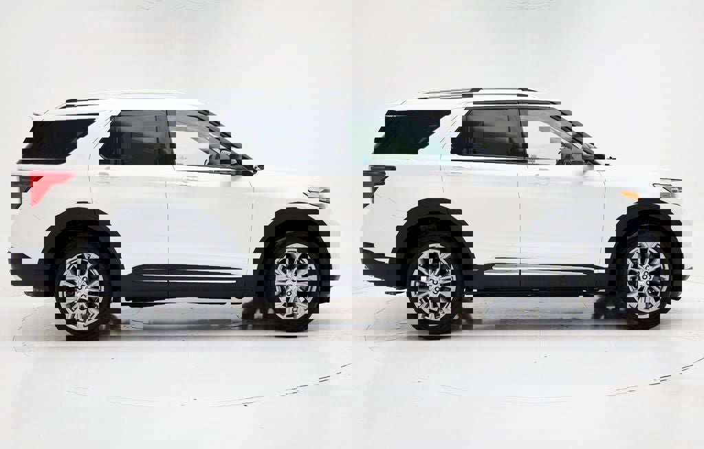 Used 2022 Ford Explorer Limited w/ Equipment Group 301A image 3