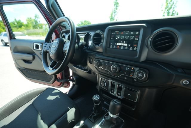 Used 2022 Jeep Wrangler Sport AWD/4WD image 29