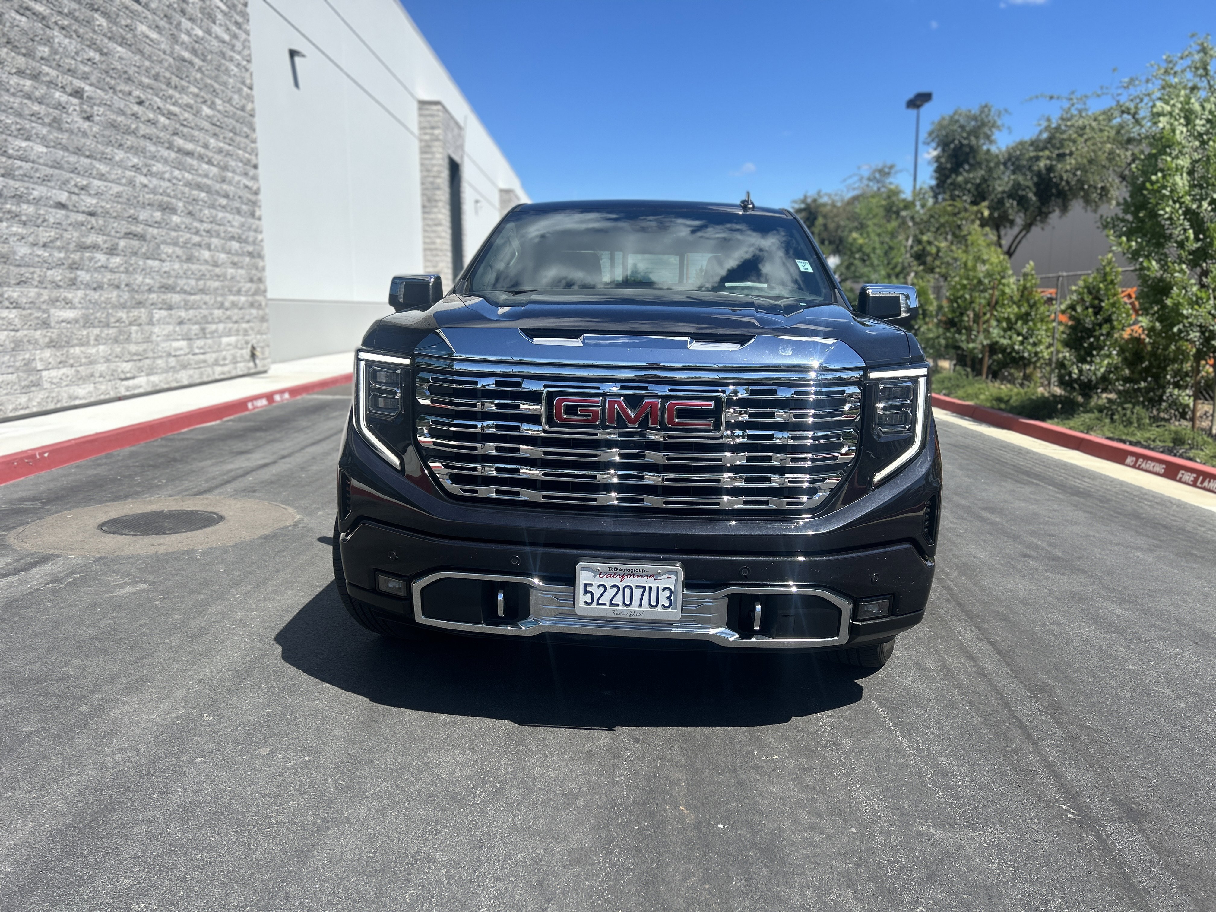 Used 2023 GMC Sierra 1500 Denali AWD/4WD image 2