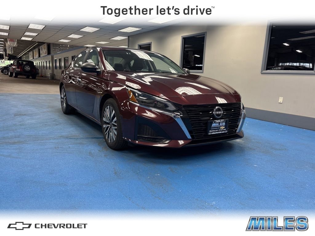 Used 2024 Nissan Altima 2.5 SV FWD image 1