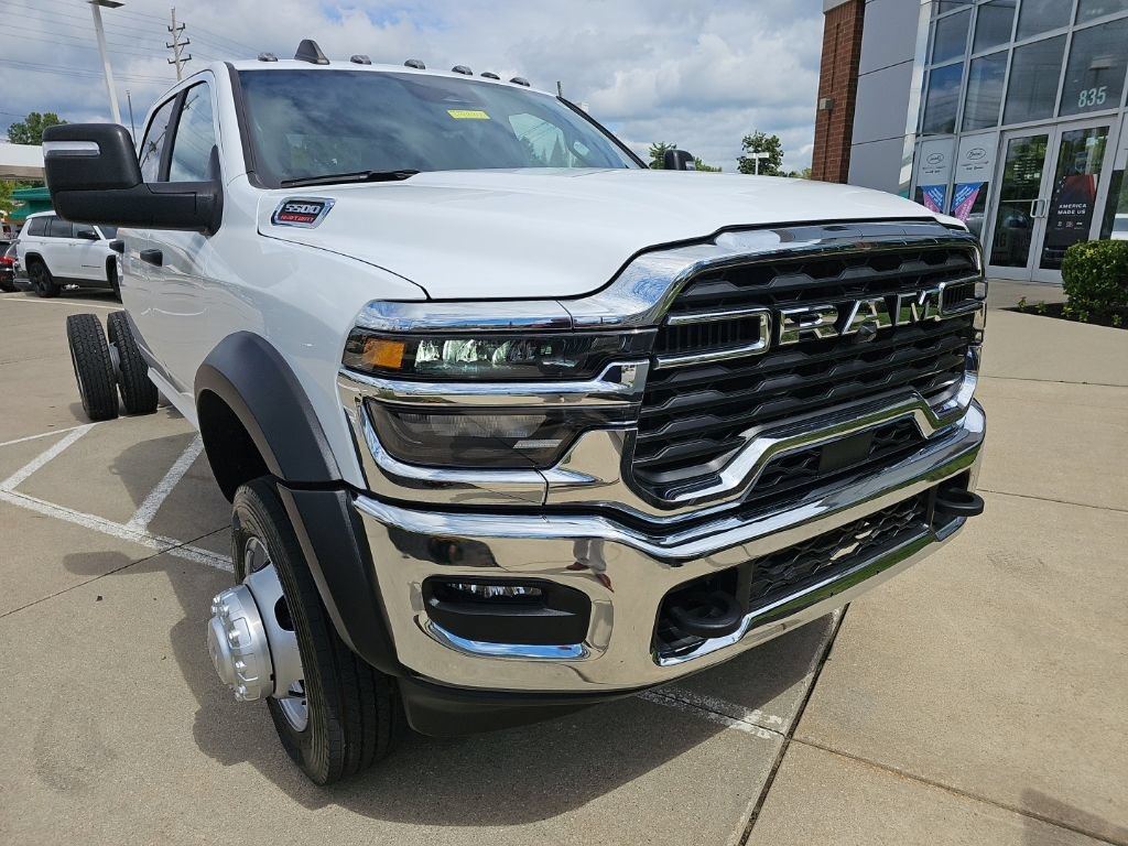 Used 2025 RAM 5500 4x4 Crew Cab image 4