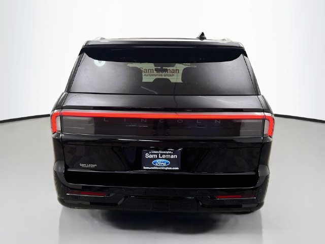 Used 2025 Lincoln Navigator Reserve AWD/4WD image 6