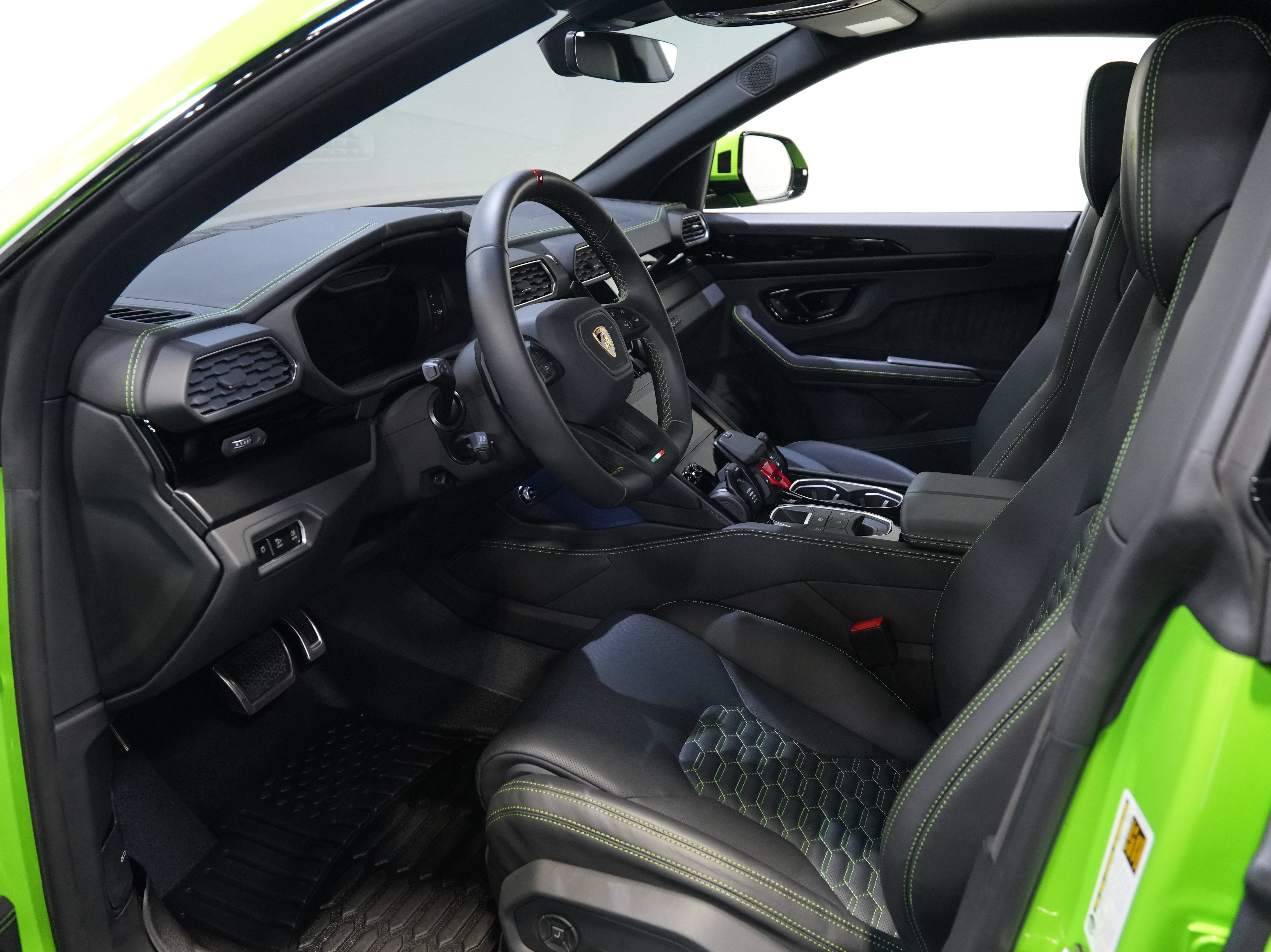 Used 2024 Lamborghini Urus S AWD/4WD image 33
