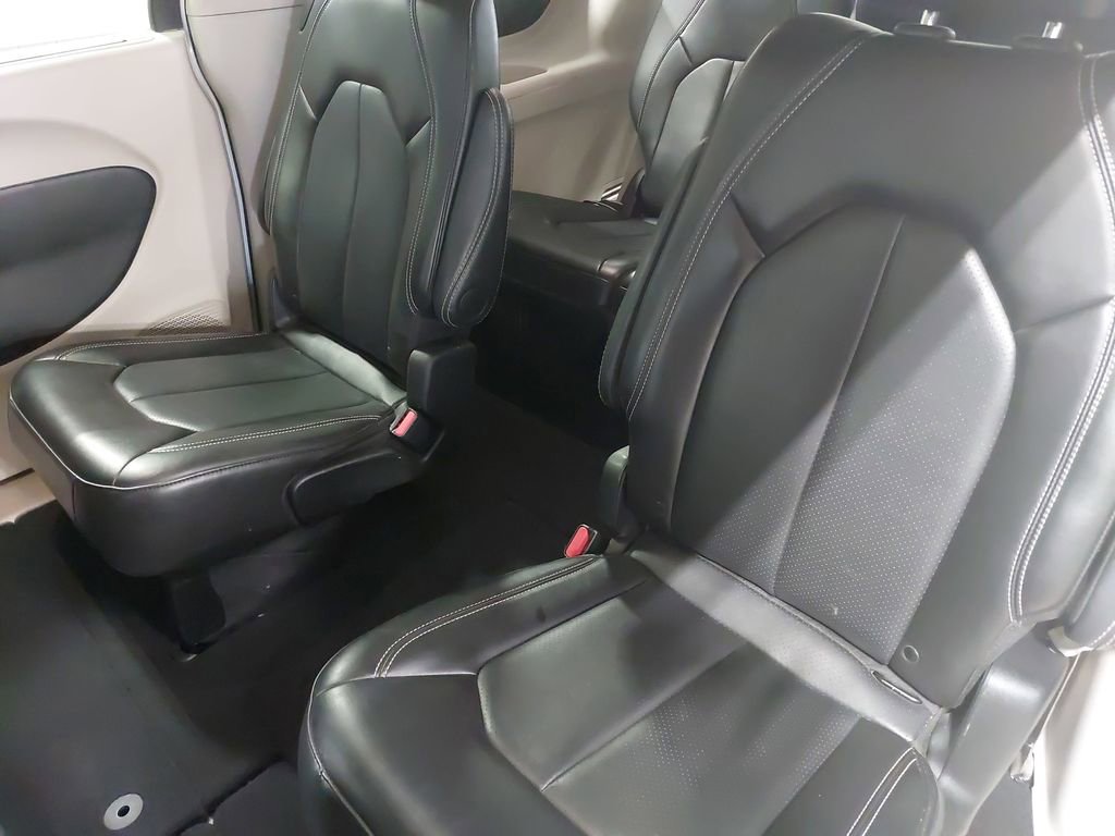 Used 2024 Chrysler Pacifica Touring-L FWD image 13