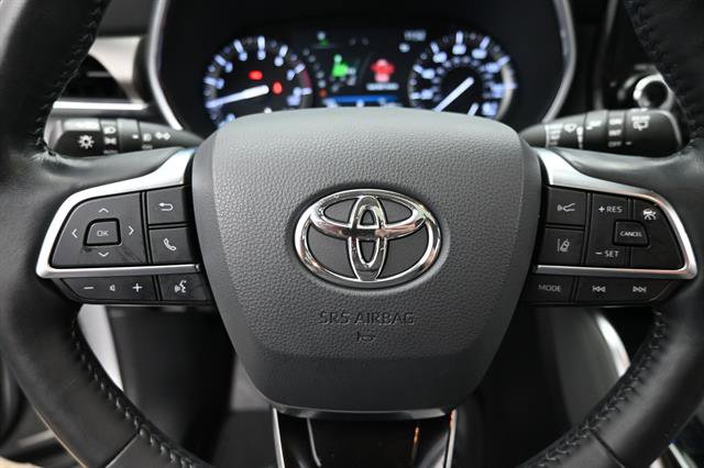 Used 2021 Toyota Highlander Limited FWD image 10