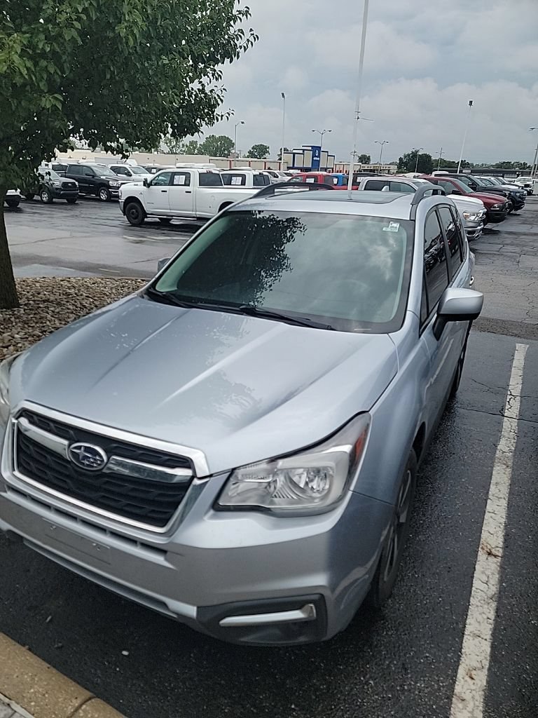 Used 2018 Subaru Forester 2.5i Premium w/ All-Weather Package AWD/4WD image 4