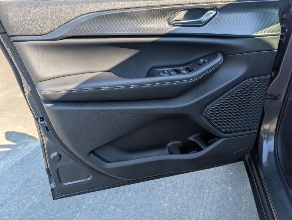 New 2026 Jeep Grand Cherokee Laredo RWD image 9