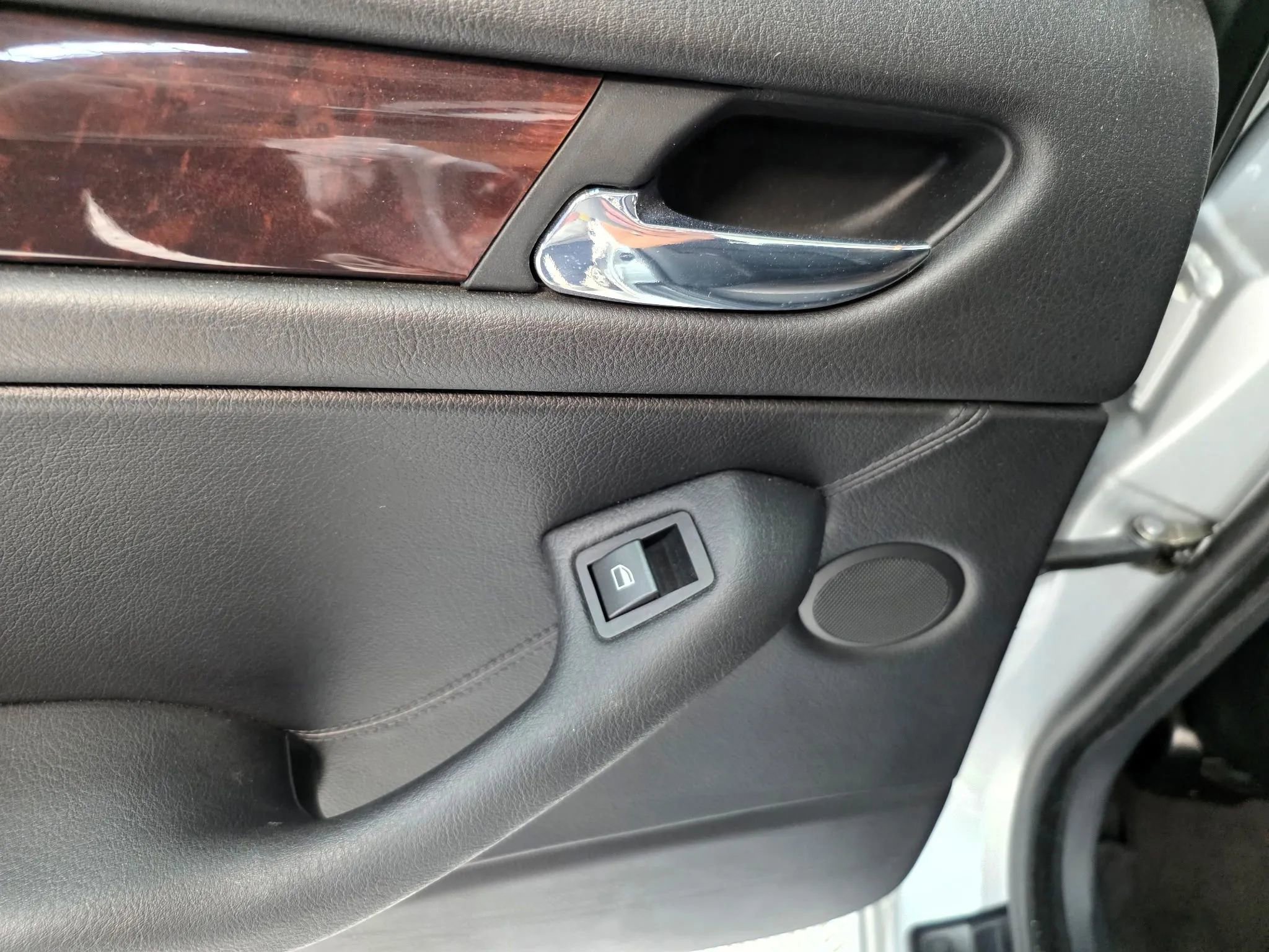 Used 2003 BMW 325i Sedan image 29