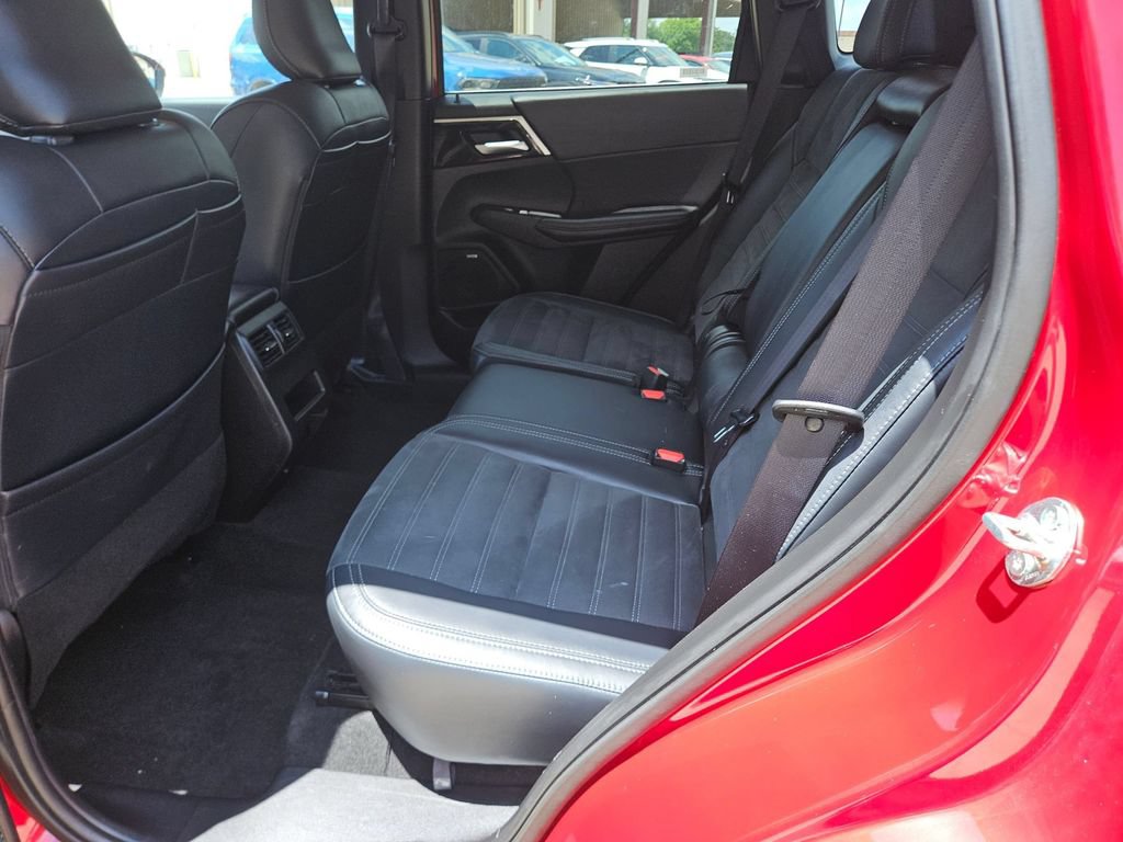 Used 2025 Mitsubishi Outlander SE FWD image 27