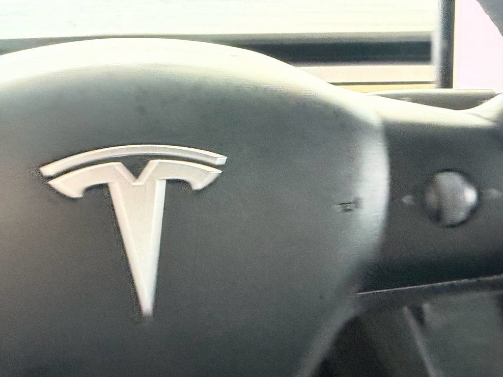 Used 2023 Tesla Model Y 2WD image 19