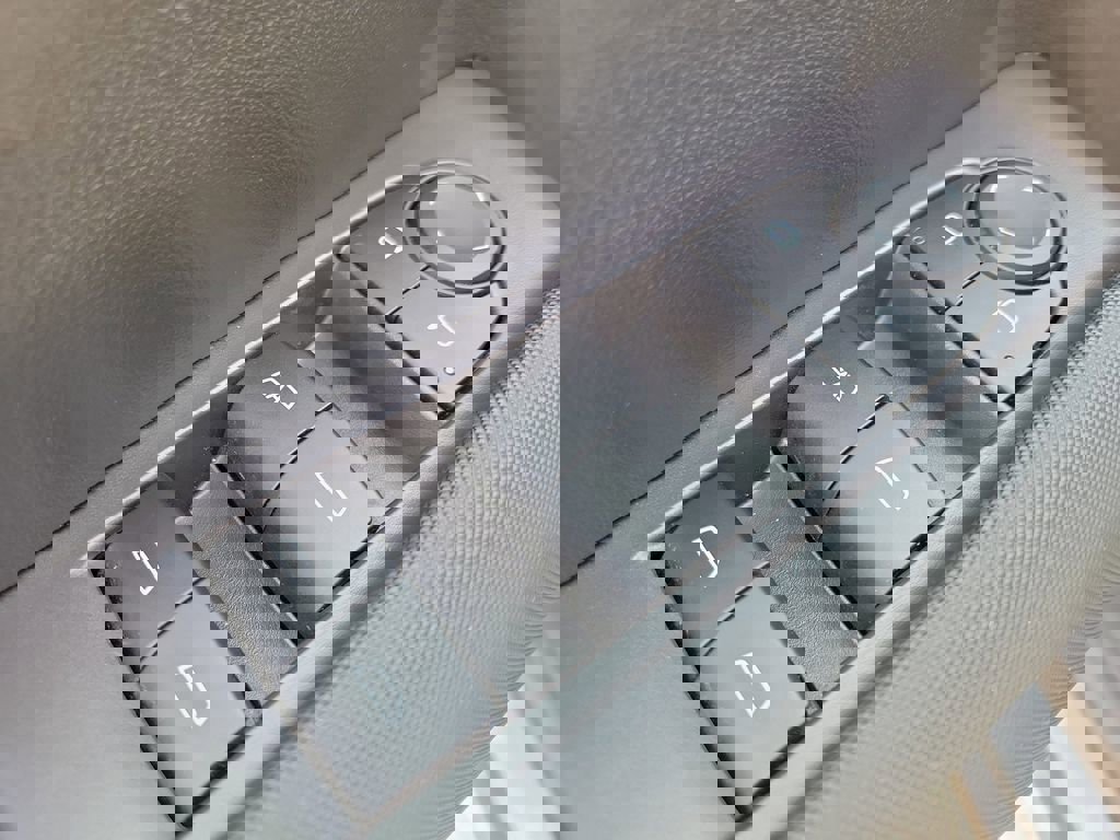 Used 2024 Chevrolet Colorado Z71 w/ Z71 Convenience Package 2 image 18