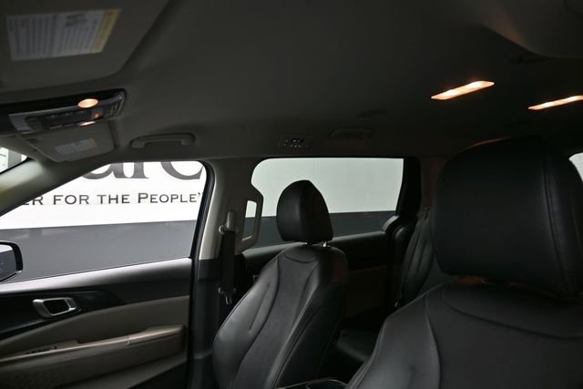 Used 2025 Kia Carnival FWD image 17