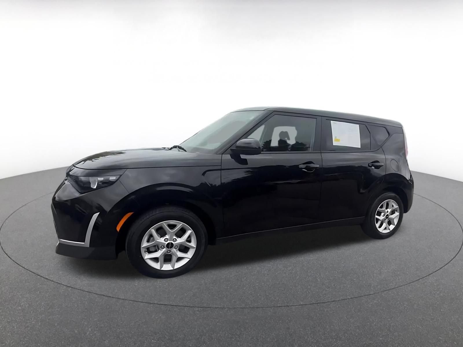 Used 2025 Kia Soul LX w/ LX Technology Package FWD image 8