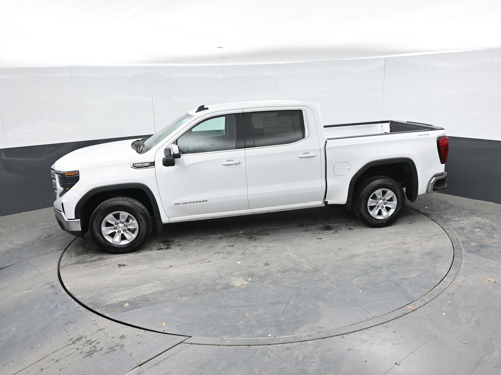New 2026 GMC Sierra 1500 SLE w/ Preferred Package AWD/4WD image 28