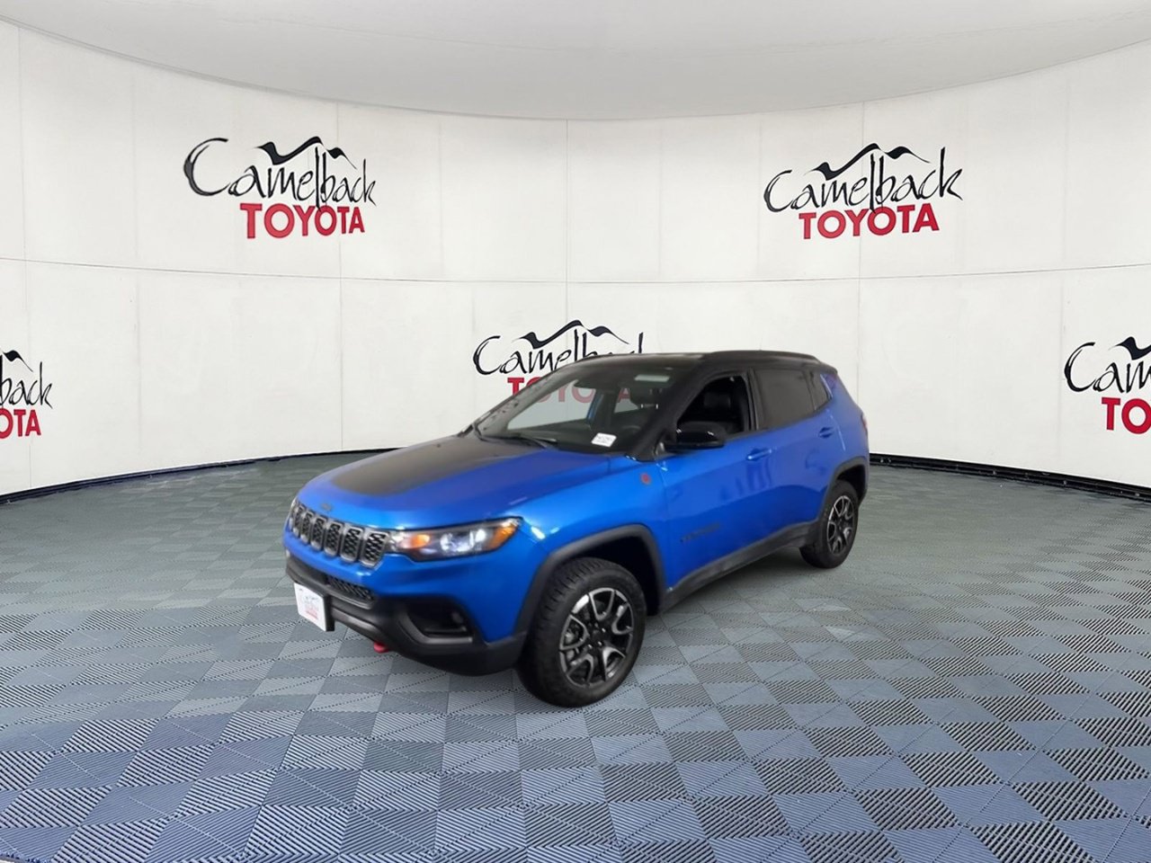 Used 2025 Jeep Compass Trailhawk AWD/4WD image 6