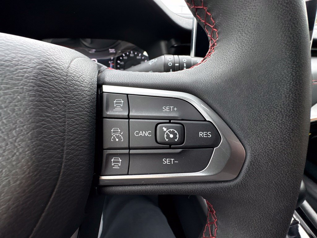 Used 2025 Jeep Compass Trailhawk AWD/4WD image 25