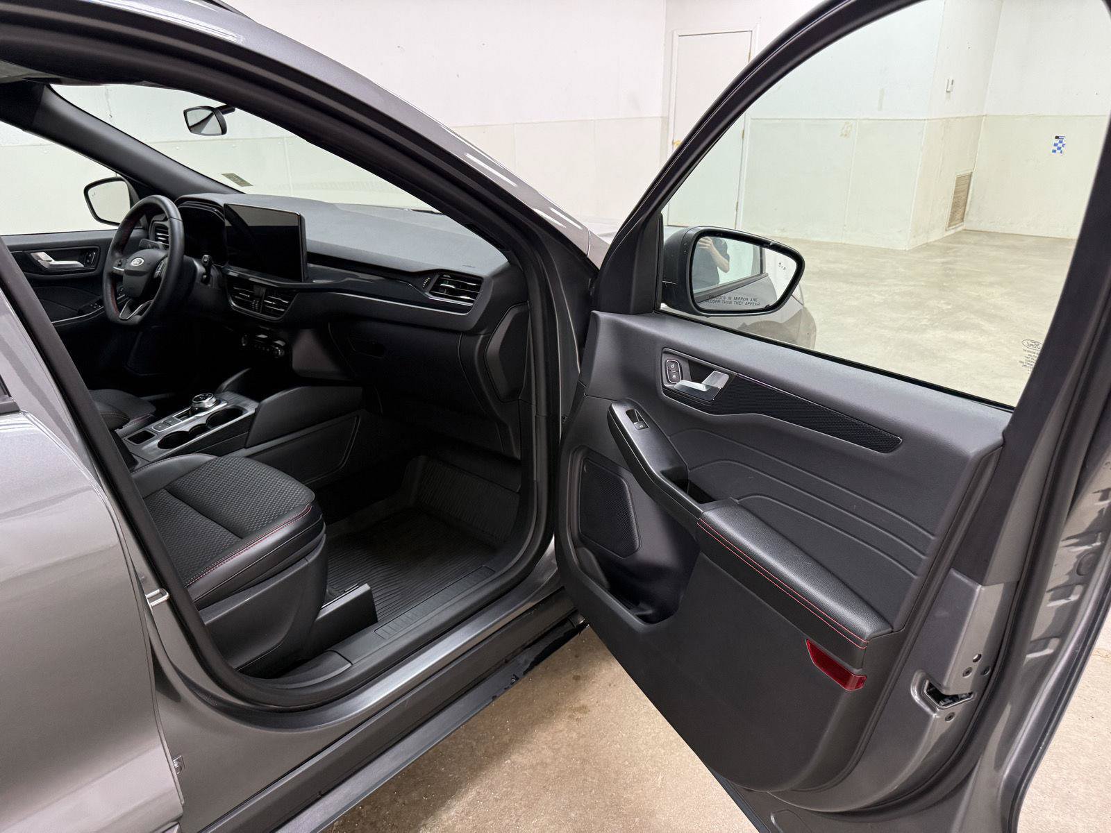 Used 2024 Ford Escape ST-Line w/ Tech Pack #1 AWD/4WD image 28