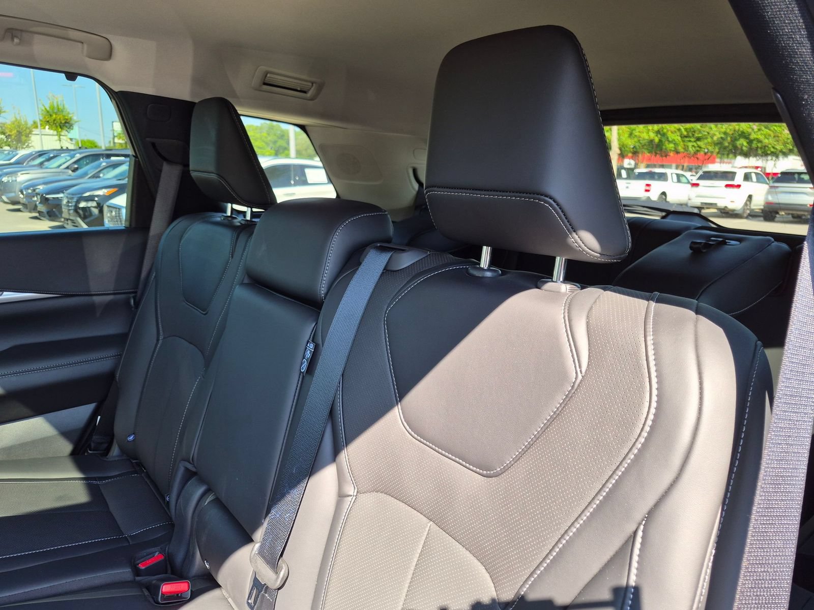 Used 2026 INFINITI QX60 Luxe w/ Cargo Package FWD image 31