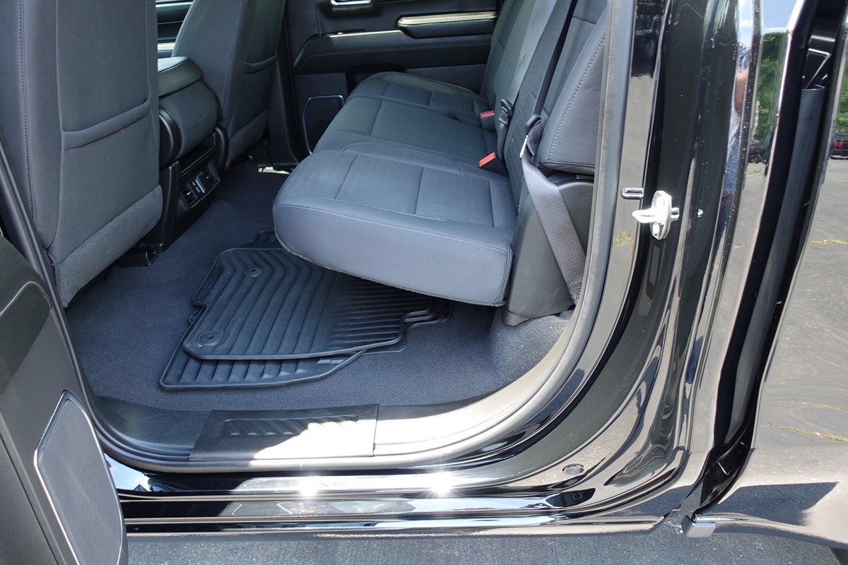 Used 2024 Chevrolet Silverado 1500 LT AWD/4WD image 24
