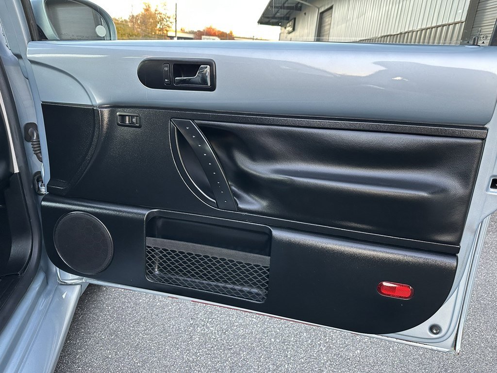 Used 2010 Volkswagen Beetle Coupe image 17