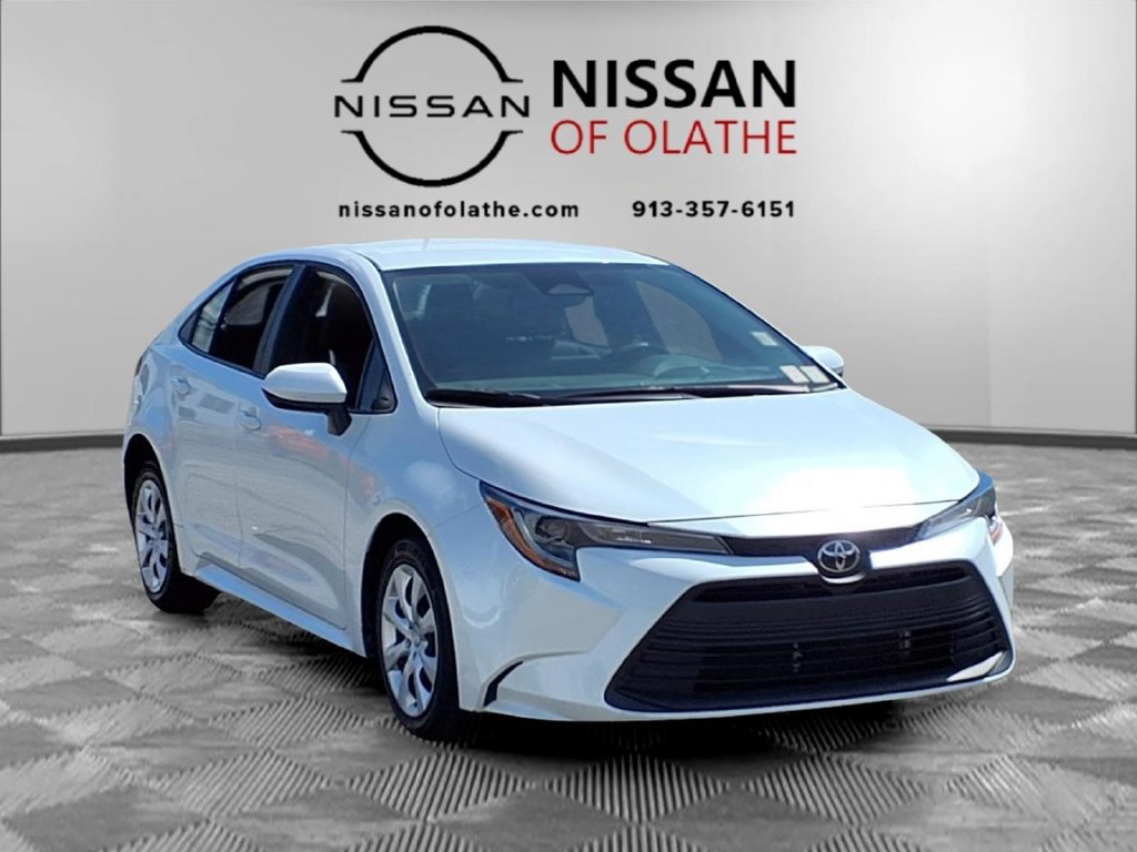 Used 2025 Toyota Corolla LE FWD image 31