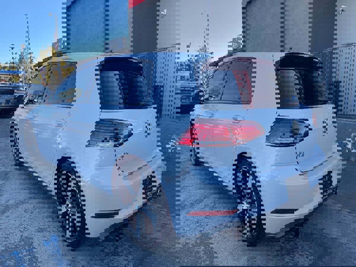 Used 2018 Volkswagen GTI SE image 7