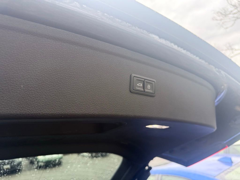 Used 2022 Audi Q5 2.0T Premium w/ Convenience Package image 19