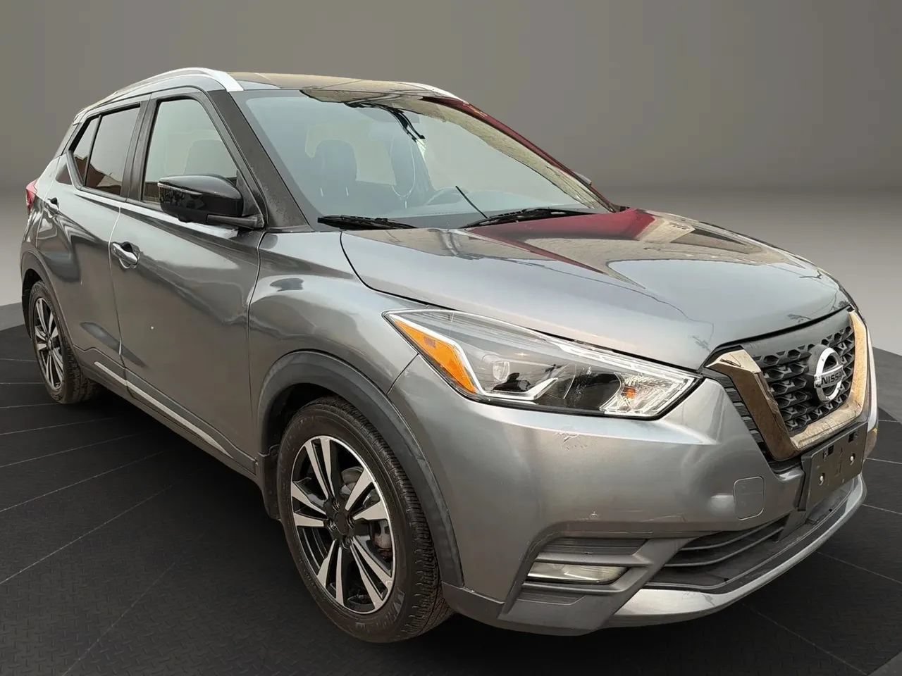 Used 2020 Nissan Kicks SR w/ SR Premium Package FWD image 3