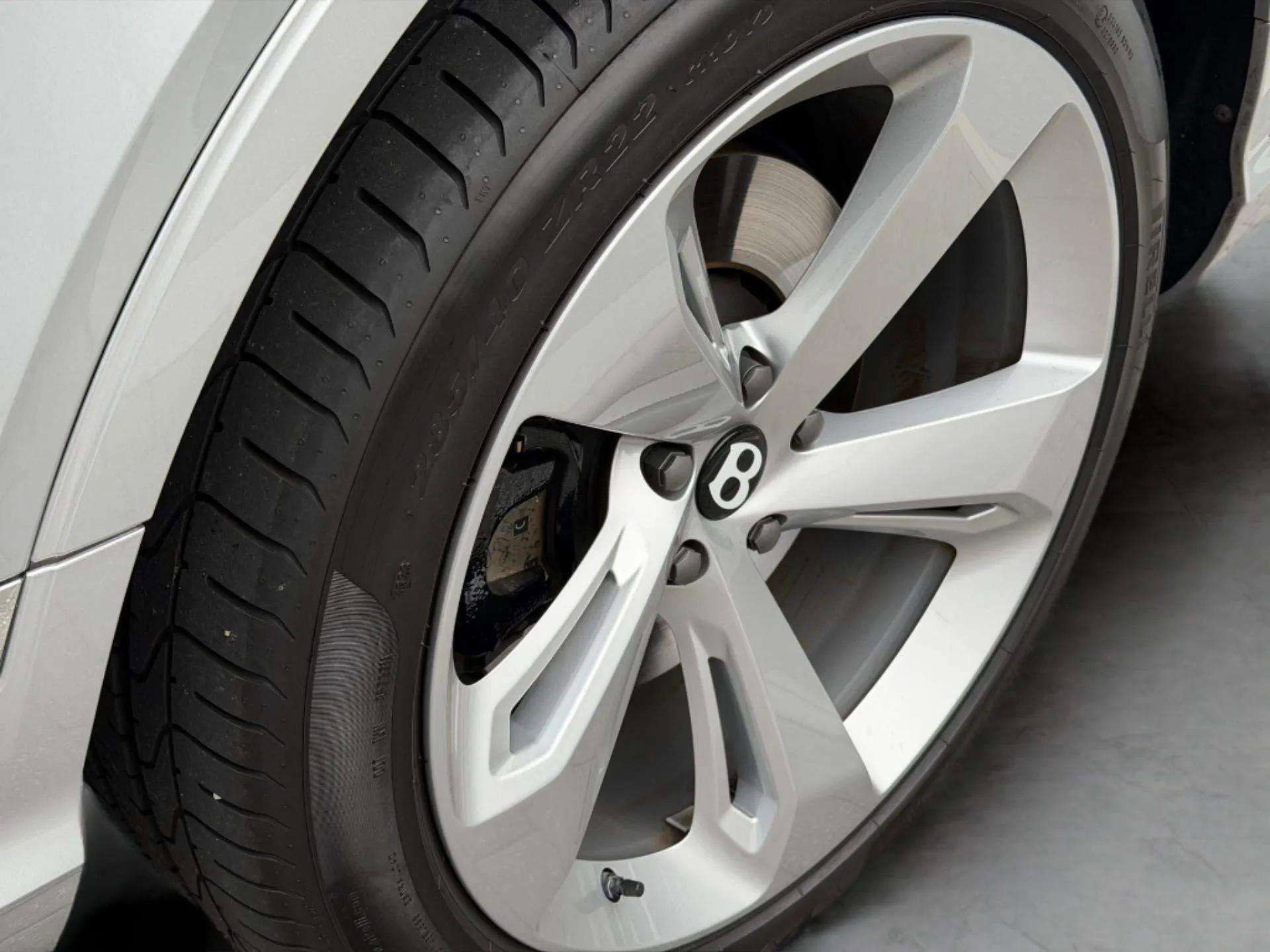 Used 2024 Bentley Bentayga Extended Wheelbase image 46