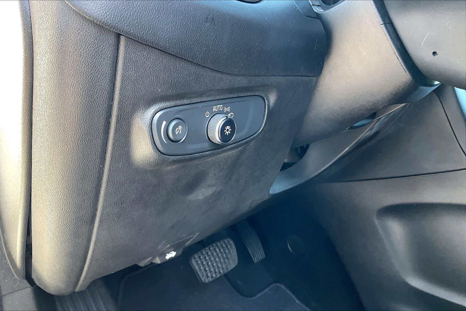 Used 2021 Chevrolet Equinox LT w/ LPO, Cargo Package image 33