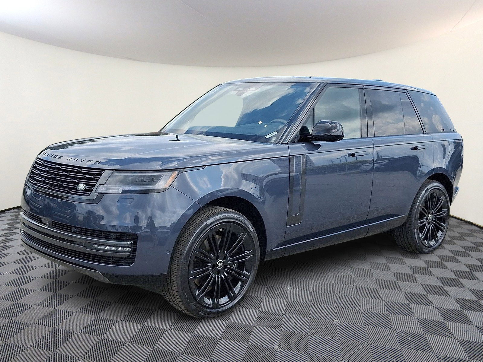 New 2025 Land Rover Range Rover SE