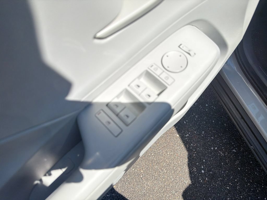 Used 2025 Hyundai Kona SEL AWD/4WD image 12