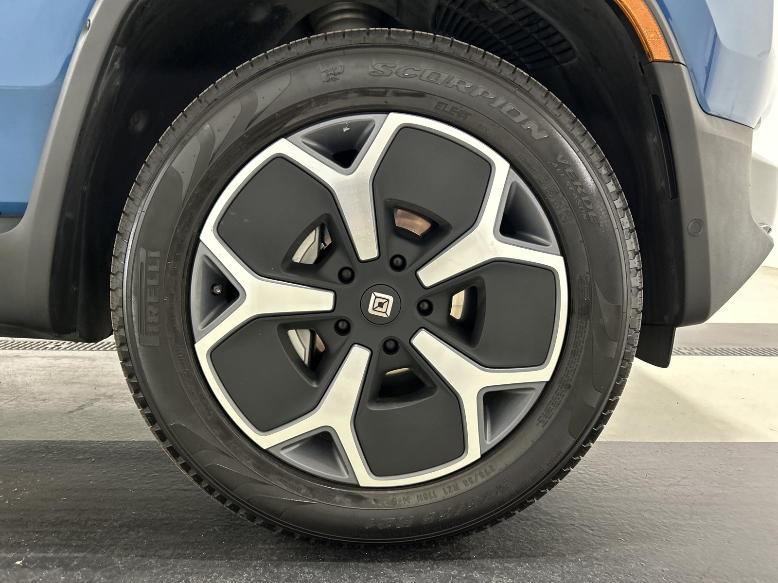 Used 2024 Rivian R1T Adventure AWD/4WD image 11