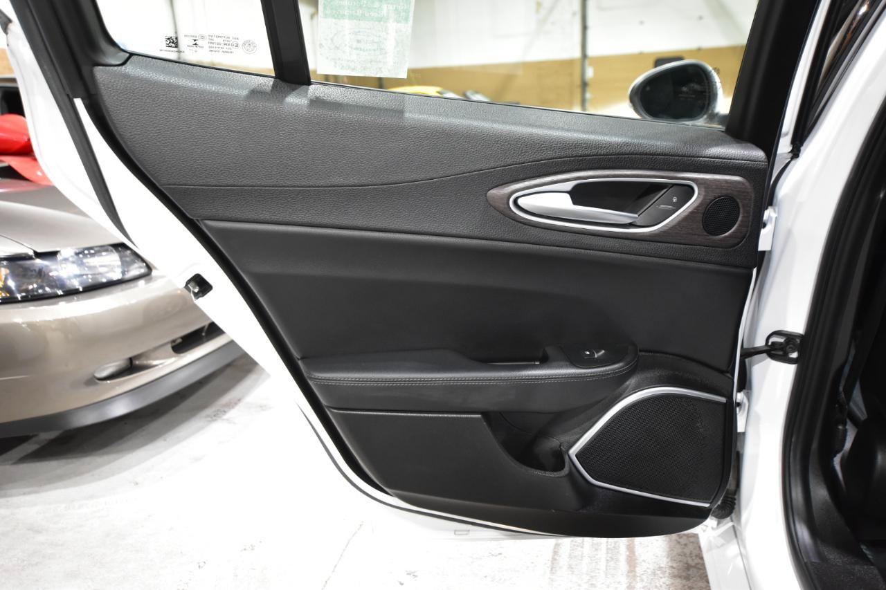 Used 2019 Alfa Romeo Giulia Ti AWD/4WD image 33