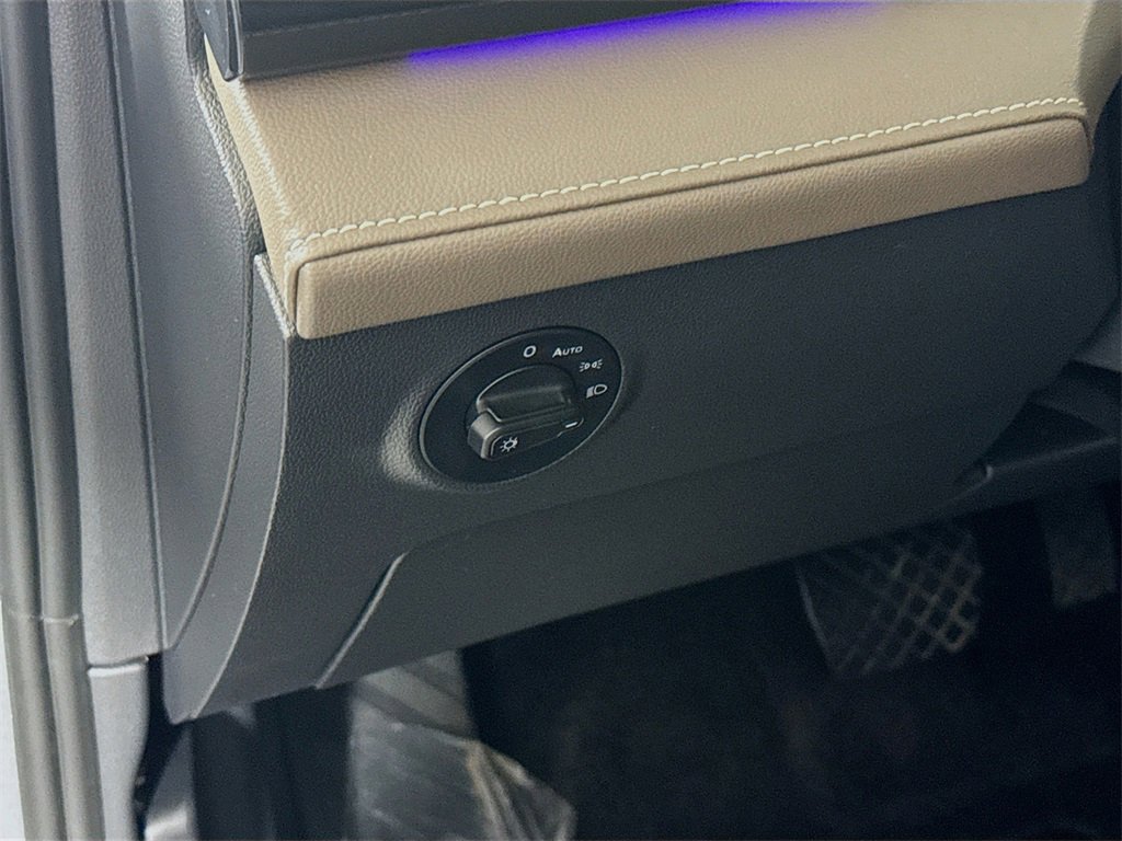 Used 2022 Volkswagen Taos SEL image 10