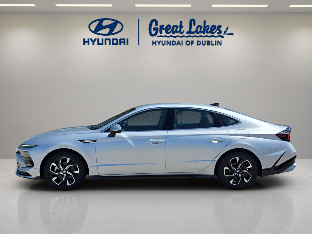 Used 2025 Hyundai Sonata SEL FWD image 2