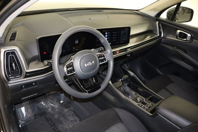 Used 2025 Kia Sorento LX FWD image 25