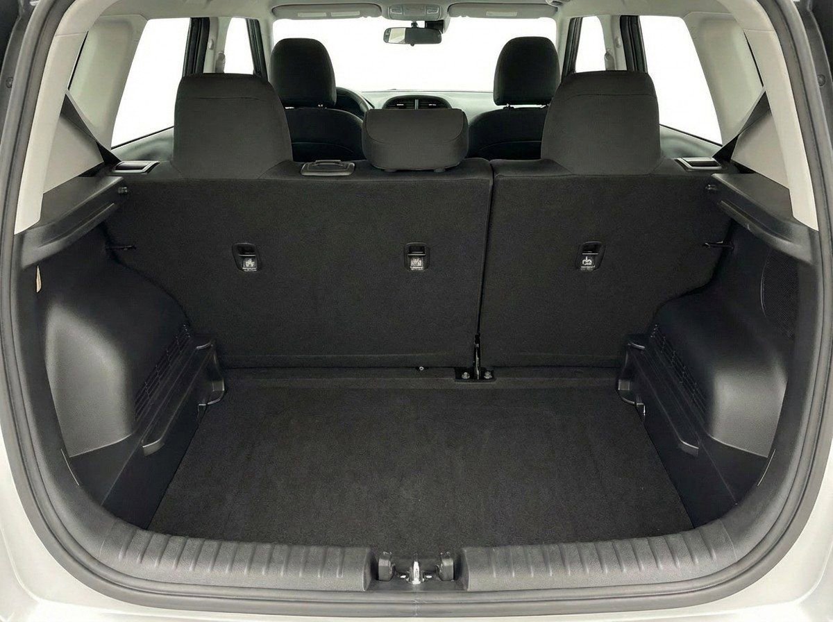 Used 2025 Kia Soul LX w/ LX Technology Package FWD image 25