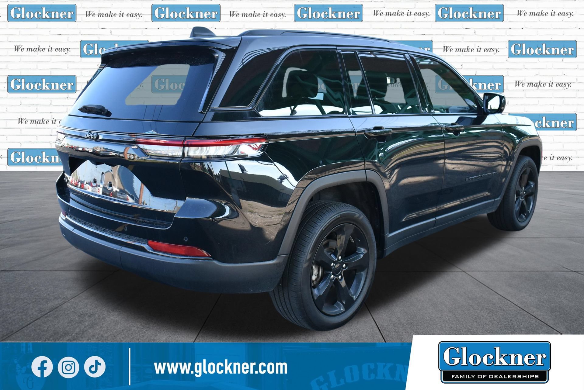 Used 2023 Jeep Grand Cherokee Altitude AWD/4WD image 6