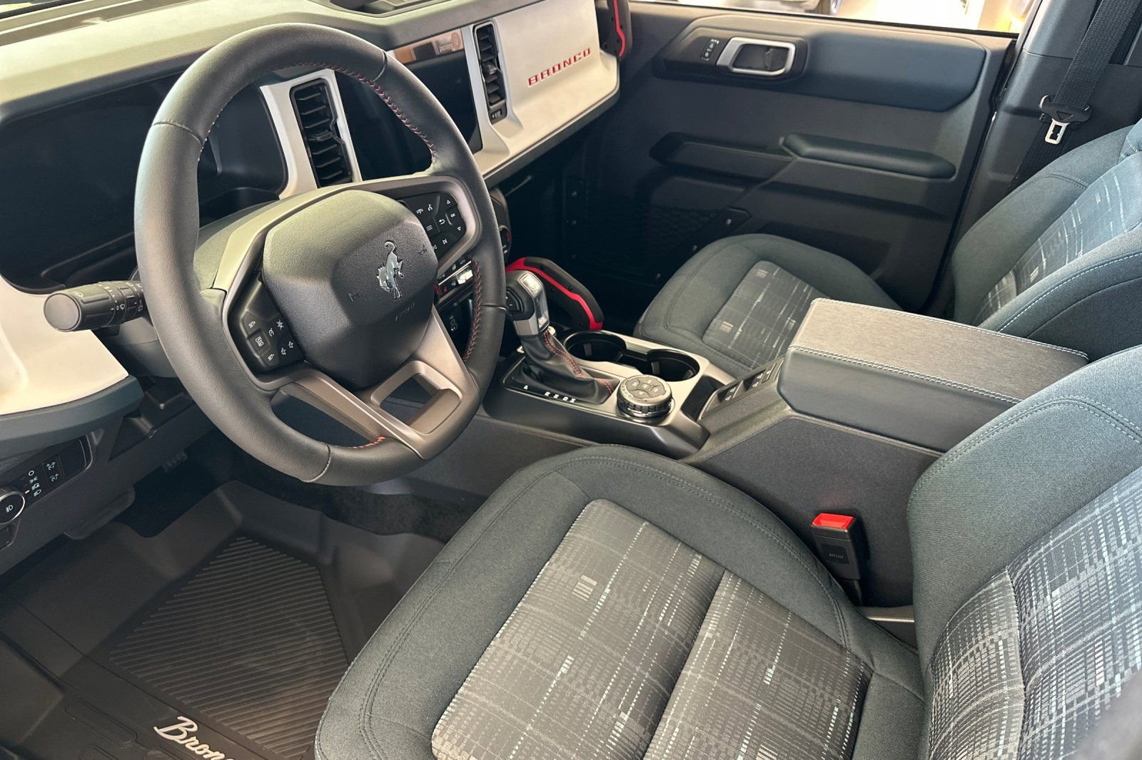 New 2026 Ford Bronco Outer Banks image 9