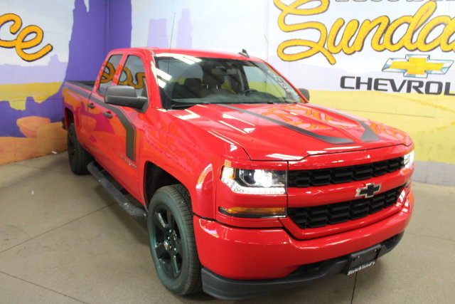 Used 2018 Chevrolet Silverado 1500 Custom w/ Custom Value Package AWD/4WD image 2