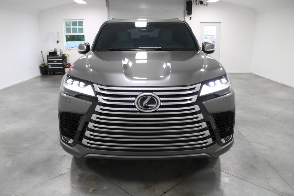 Used 2024 Lexus LX 600 4WD w/ Luxury Package image 3