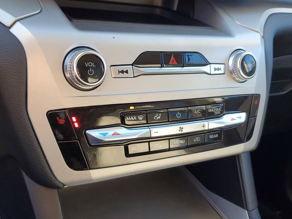 Used 2022 Ford Explorer XLT image 23